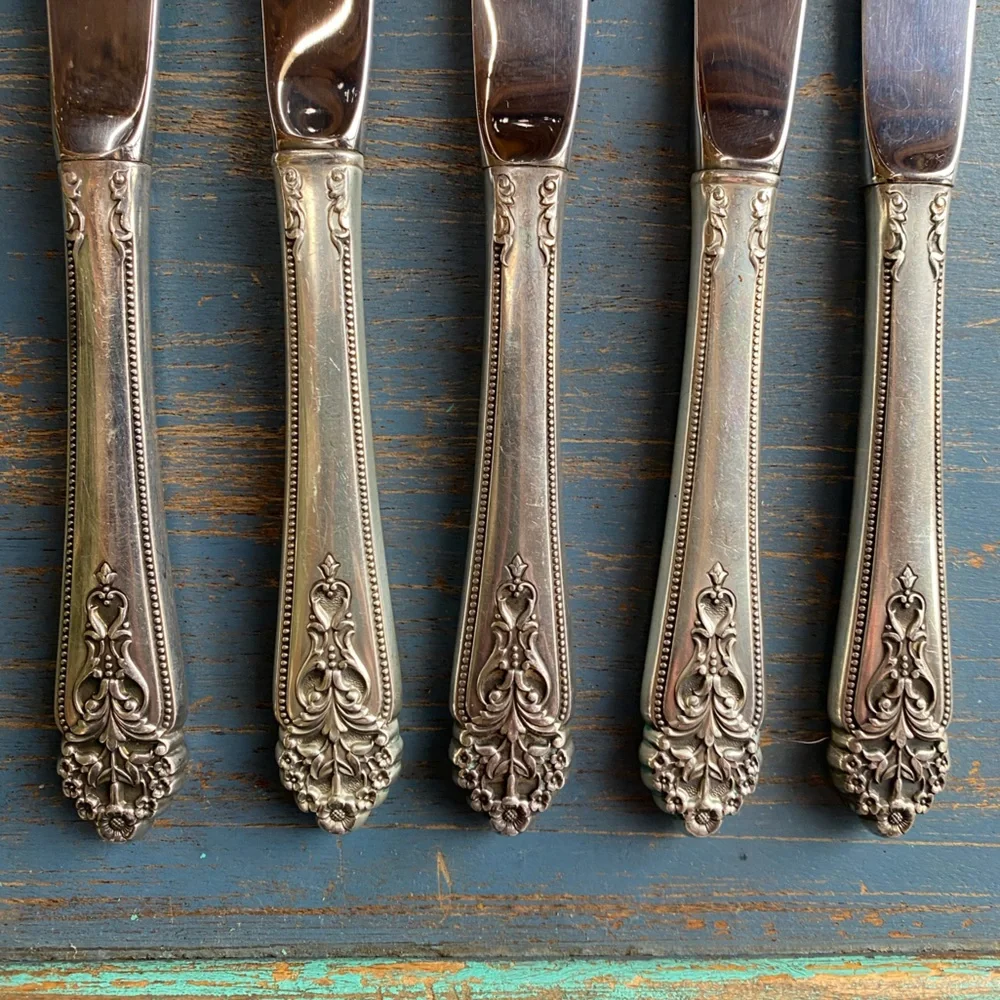 Five Queens Lace Silver Knives Set Fifteen Grams of Silver in Each Knife